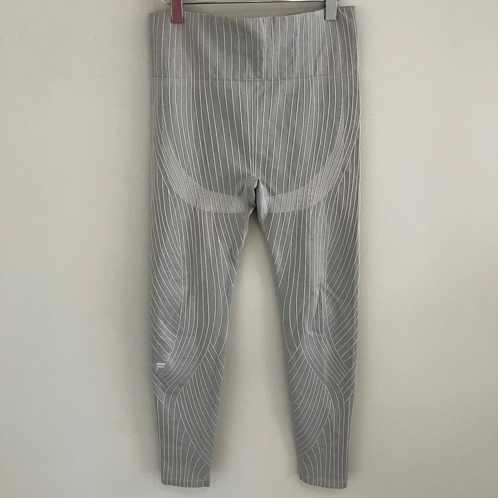 Fabletics Seamless High-Waisted Linework Leggings. - Picture 3 of 14